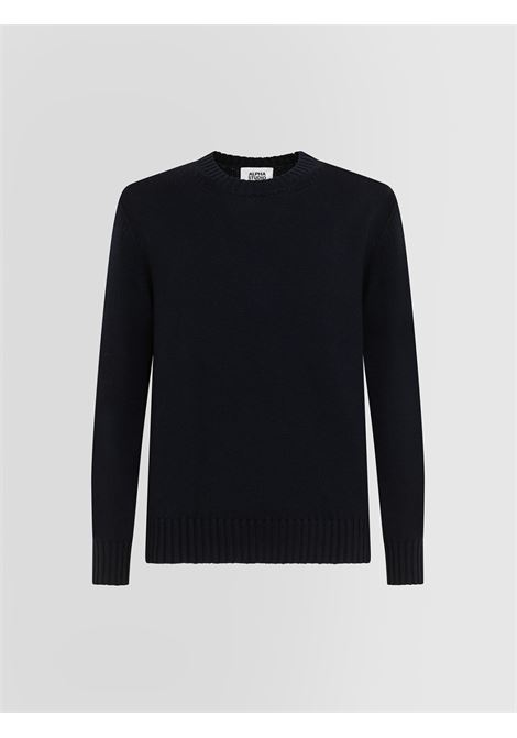 Urban crew neck in 4-thread merinos. Garment fits true to size, buy regular size. Ribbed collar, knit bottom and cuffs. Regular fit. ALPHA STUDIO |  | AU-3030C1001